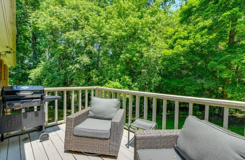 Arlington House | Charming Jonesville Home with Grill - Near Wineries!