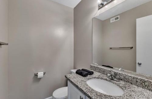 Durham Apartment | Charming King 2BR Suite in Research Triangle Park