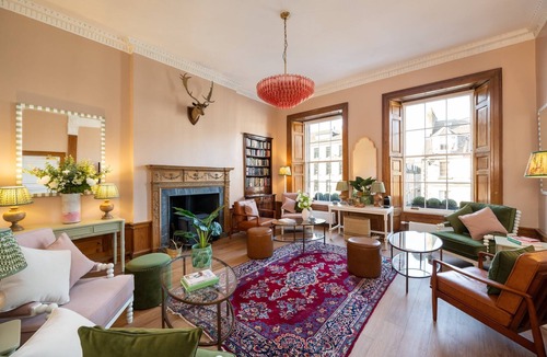 New Town House | Charming King Bed Room on Frederick St - Room 4 (2nd floor)