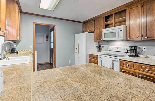 Knightdale House | Charming Knightdale Home, 14 Mi to Raleigh