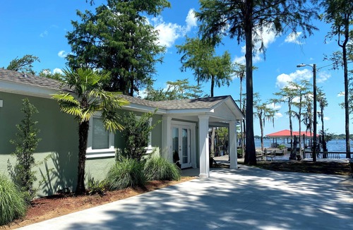 White Lake Cottage | Charming Lakeside 3-bedroom cottage in awesome White Lake with AC, WiFi