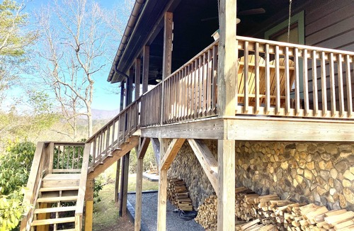 Bryson City Cabin | CHARMING LOG CABIN.Views.Secluded.Hot Tub.Game Room.Fire Pit.Close to Town
