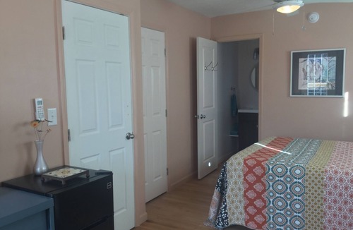 Oakley House | Charming, modern studio apartment close to hospitals, Biltmore and downtown.