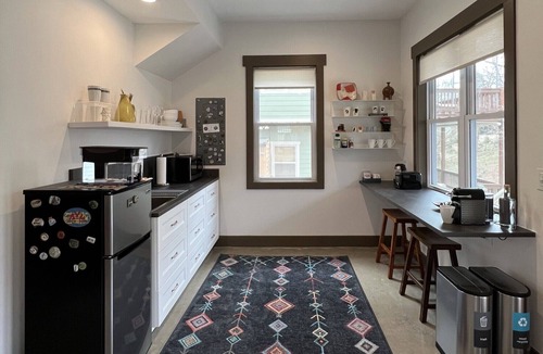 Huston - Courtland Apartment | Charming Montford FIVE ★ — Comfortable & Quiet — WALK Downtown