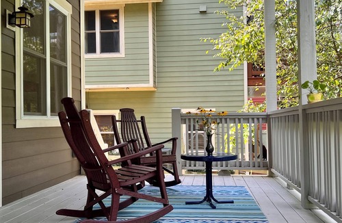 Huston - Courtland Apartment | Charming Montford FIVE ★ — Comfortable & Quiet — WALK Downtown