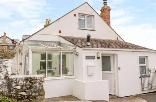 Marazion House | Charming Mount View Cottage Retreat
