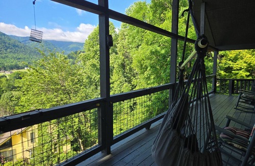 Valley Creek Run House | Charming Mountain Retreat in Maggie Valley
