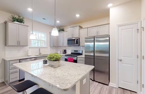 Raleigh House | Charming new 3-bedroom house in Raleigh w/weekly 15% & monthly 30% discounts