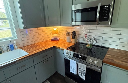 Arlington Cottage | Charming newly-renovated 3-bedroom cottage in the Heart of the Yadkin Valley!