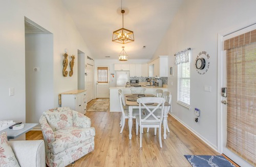 Tranquil Harbour House | Charming Oak Island Home 1 Mi to Beach!