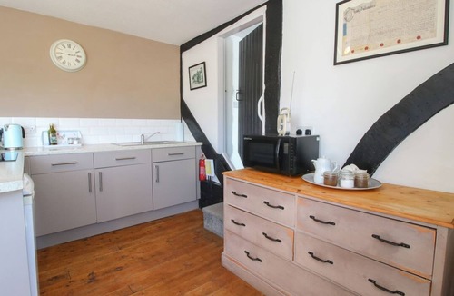 Llansantffraid-ym-Mechain Cottage | Charming Old Beams Retreat