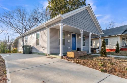 Concord House | Charming Pet Friendly Concord Retreat home