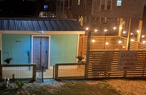Rodanthe Apartment | Charming pet friendly studio 350 feet away from the Rodanthe Pier and the beach.