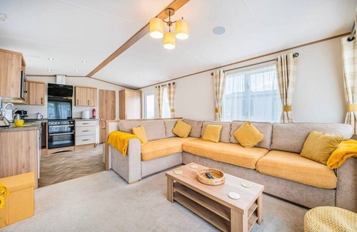 Pevensey Ski Chalet | Charming Pevensey Bay Beach Chalet
