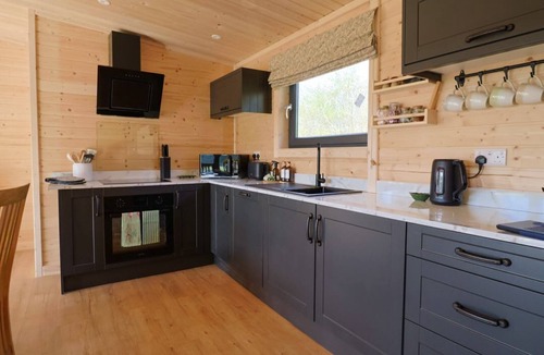 Chard Cabin | Charming Primrose Retreat in Somerset