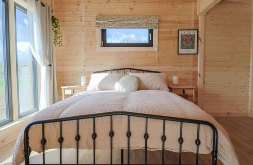 Chard Cabin | Charming Primrose Retreat in Somerset