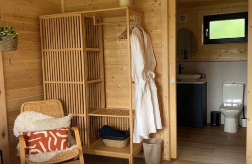 Chard Cabin | Charming Primrose Retreat in Somerset