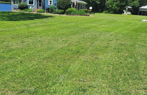 Benson House | Charming private 4-bedroom house with lake, ingroundpool,dock in Delightful Dunn