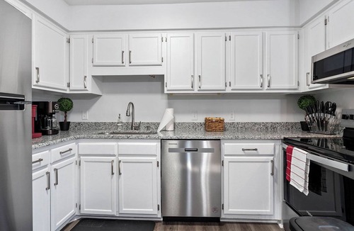 Brookhaven House | Charming Private Oasis - close to airport, mall, and downtown.