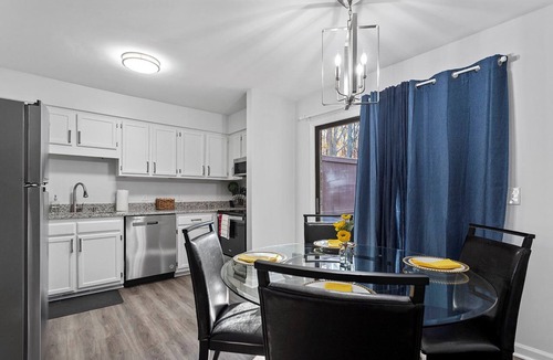 Brookhaven House | Charming Private Oasis - close to airport, mall, and downtown.