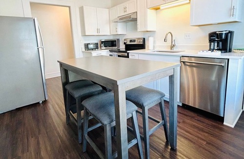 Dilworth Apartment | Charming Renovated 2 Bedroom Apartment in Charlotte - Dilworth Neighborhood
