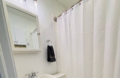 Dilworth Apartment | Charming Renovated 2 Bedroom Apartment in Charlotte - Dilworth Neighborhood