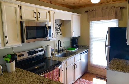 Sapphire House | CHARMING RUSTIC MODERN CLEAN PRIVATE RELAXING & FUN w/Resort Package