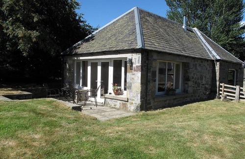 Pitlochry House | Charming steading conversion in rural Scotland. Self catering, sleeps 6.