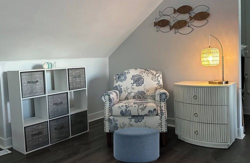 Luna Pier Apartment | Charming studio on the lake with beach access, cozy interior and private entry