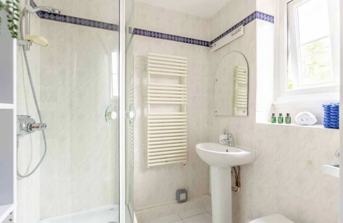 Windsor City Centre Apartment | Charming Studio| Windsor Castle Views By Tempstay