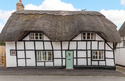 Ramsbury Cottage | Charming Thatched Cottage in the Heart of Ramsbury