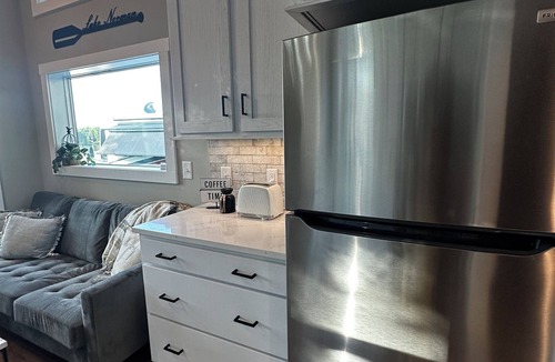 Sherrills Ford Cottage | Charming tiny home in lakeside Sherrills Ford with WiFi, AC, pool & fitness room