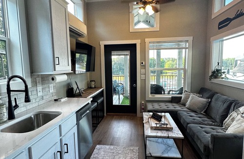Sherrills Ford Cottage | Charming tiny home in lakeside Sherrills Ford with WiFi, AC, pool & fitness room