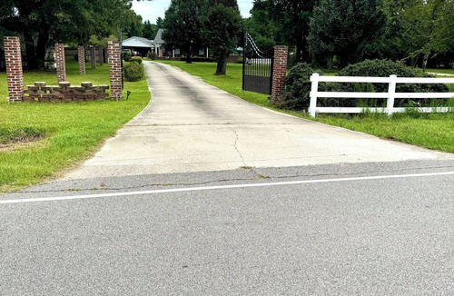Parkton House | Charming tiny house right off 95; rural paradise next to equestrian center