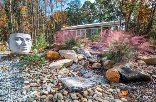 Bynum House | Charming Treehouse Escape Among Nature's Blooms