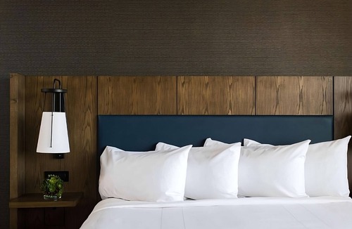 Nashville Hotel | Charming Unit Near Music Attractions & Nashville Zoo, Pool!