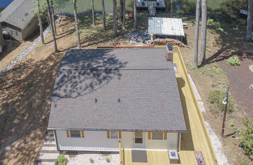 Sherrills Ford Cottage | Charming Lake Front Home - Pet Friendly