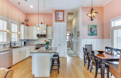 Wilmington House | Charming Wilmington Cottage - Walk to Downtown!