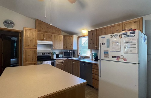 Hatteras Cottage | Chasing Sunsets Dog-friendly home w/deck and ocean view