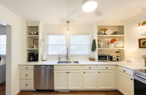 Lindley Park House | Cheeful Fully Restored Mid Century Cottage near Arboretum in GSO- Pet Friendly