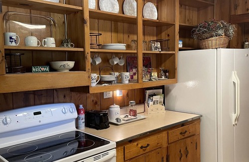 Edenton Cottage | Cheerful 2 Bedroom Cottage on the Inner Banks