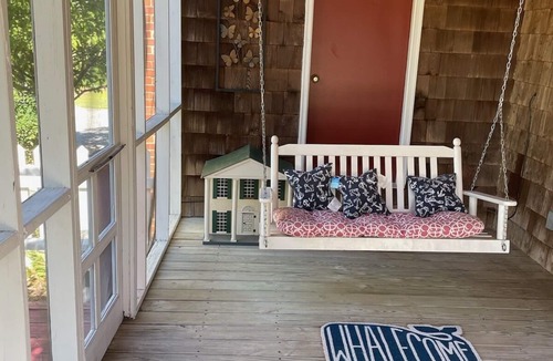 Edenton Cottage | Cheerful 2 Bedroom Cottage on the Inner Banks