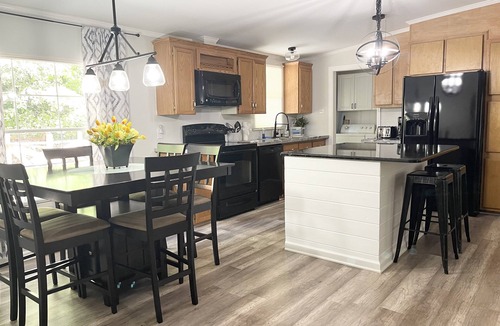 Denver House | Cheerful 3 Bdrm Mfd Home w/ Relaxing Atmosphere
