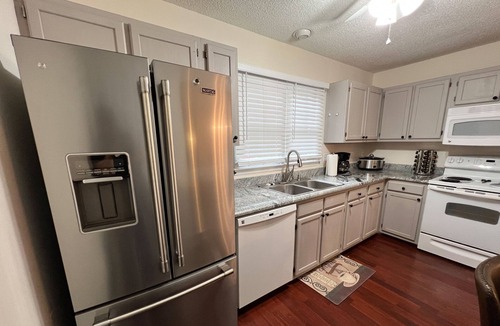 Northwest Raleigh House | Cheerful 3 Bedroom/3 Bath Home near RDU Airport