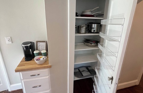 Winston - Salem House | Cheerful cottage w/work space near hospitals