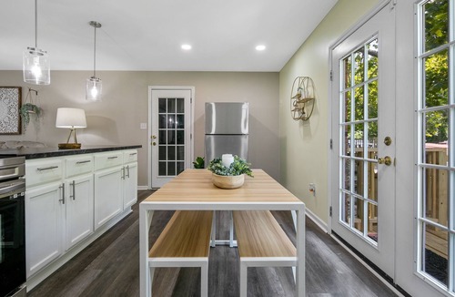 South View House | Cheerful & Cozy 3-bedroom Home with Free Parking