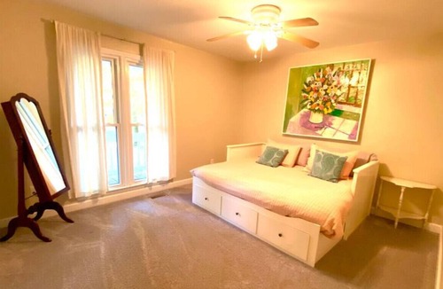 Northeast Raleigh House | Cheerful Four Bedroom Family and Pet Friendly Home
