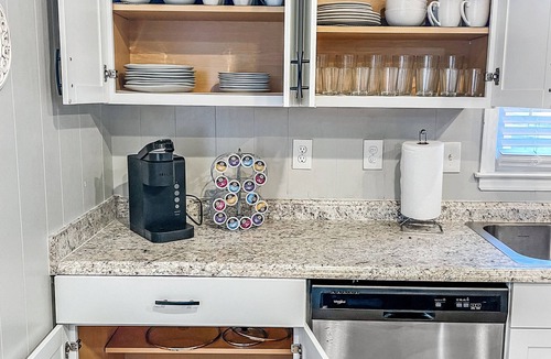 Hidden Valley House | Cheerful & Spacious in Prime Location, Ready for YOU!
