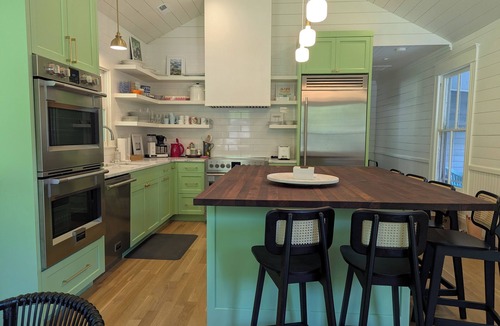 Bahama House | Chef's Farm | 3 Ovens, Pond + 5 Acres
