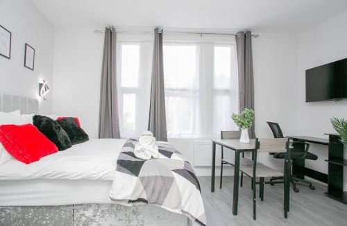 Crystal Palace Apartment | Cherry blossom studio in Sydenham